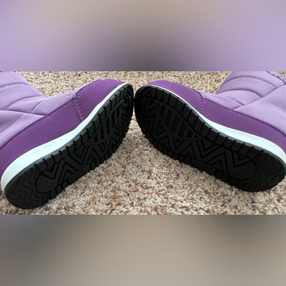 EUC / VGUC Size 8M Lavendar Zella Girl’s' Quilted Fleece Lined Snow Boot - Picture 5 of 6